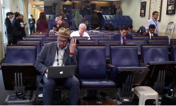 محدودیت حضور خبرنگاران در کاخ سفید: رسانه‌ها محکوم کردند